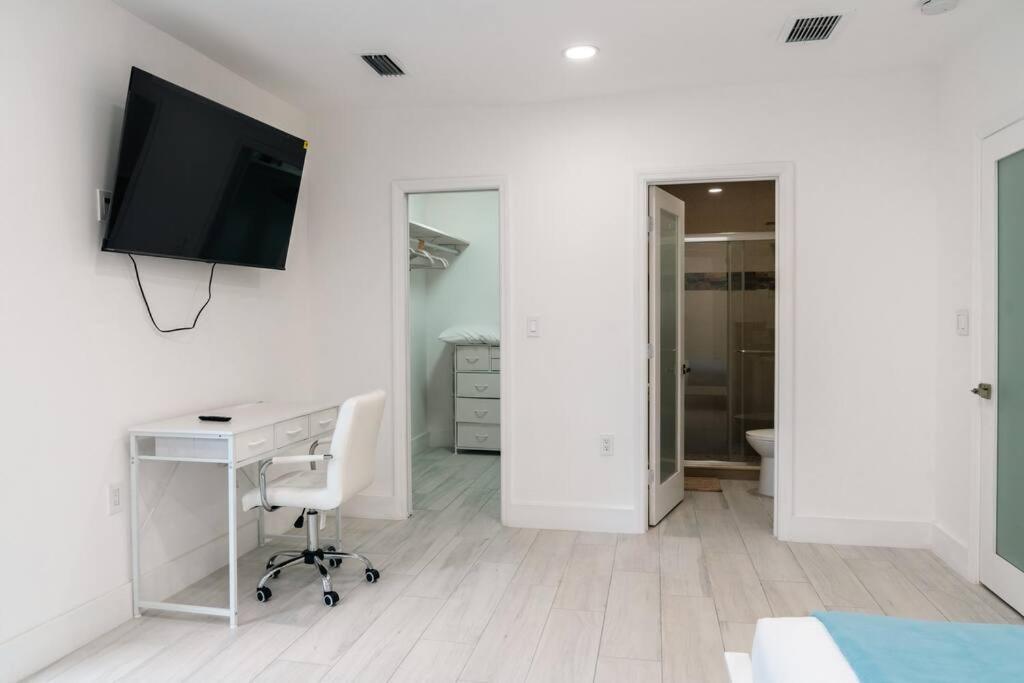 Ferienhaus Luxury Retreat 3b ,2ba Pool , Coral Gables Center *