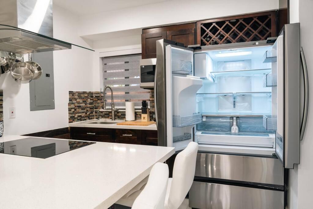 Luxury Retreat 3b ,2ba Pool , Coral Gables Center Ferienhaus Miami