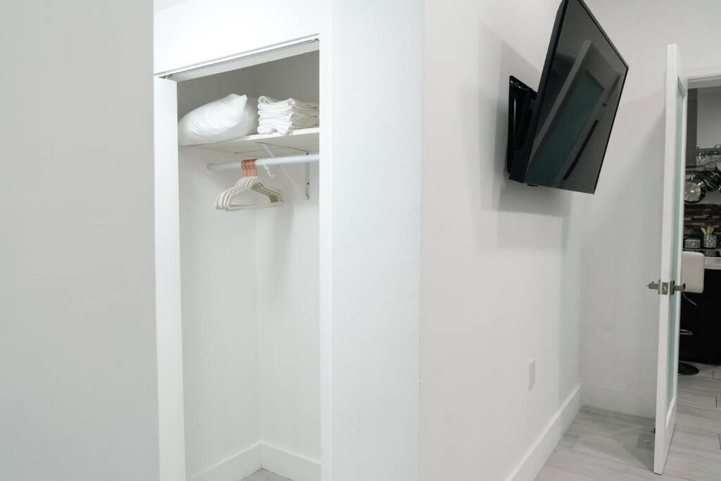 Ferienhaus Luxury Retreat 3b ,2ba Pool , Coral Gables Center