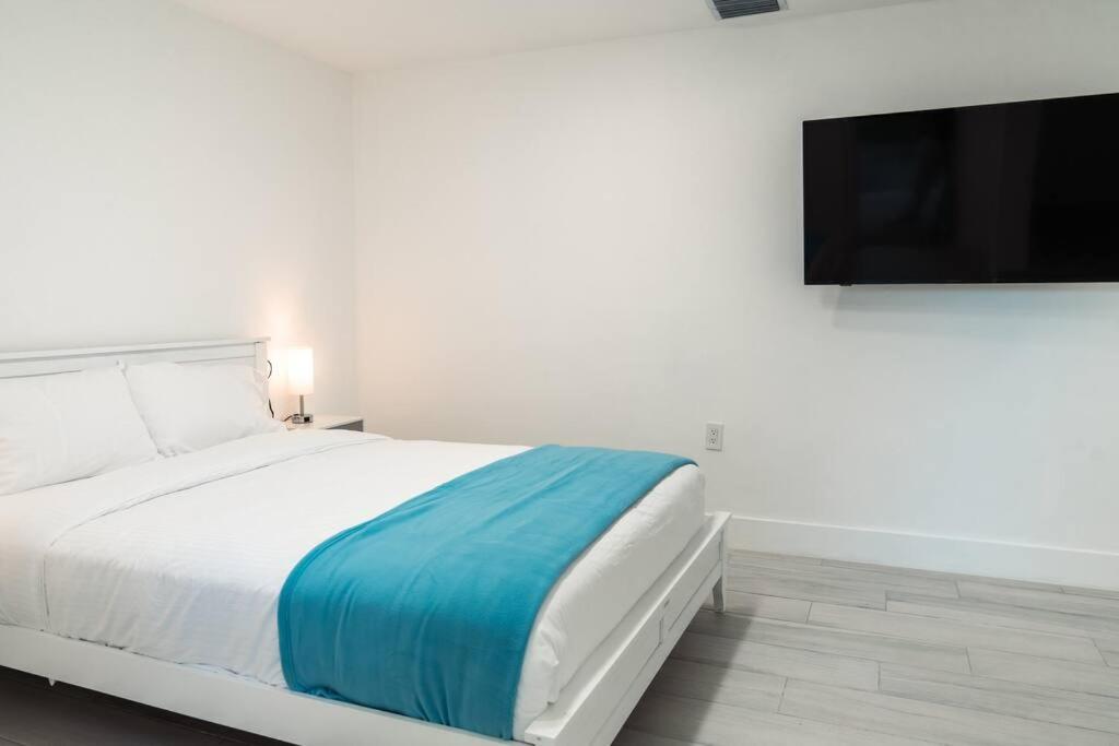 Luxury Retreat 3b ,2ba Pool , Coral Gables Center Ferienhaus