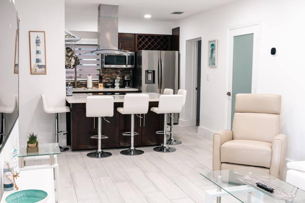 Luxury Retreat 3b ,2ba Pool , Coral Gables Center Ferienhaus